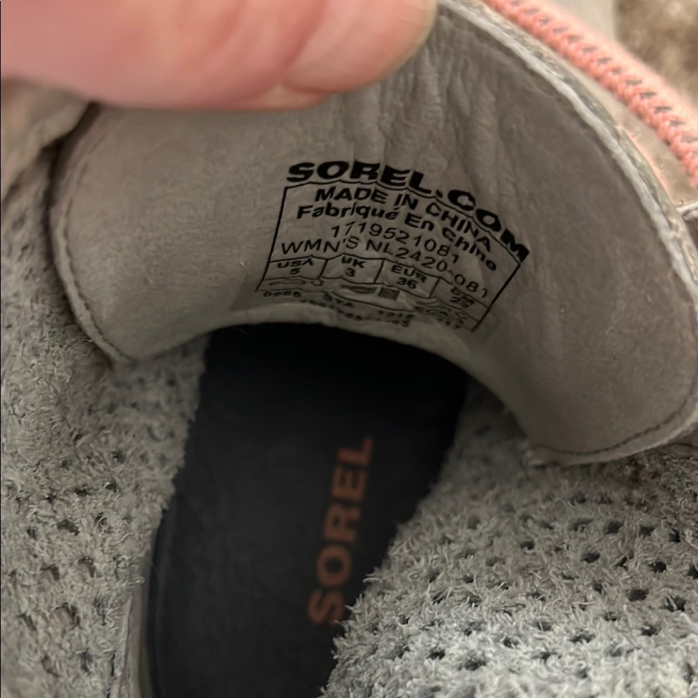 Sorel Gray Boots with Pink Laces - Picture 8 of 8